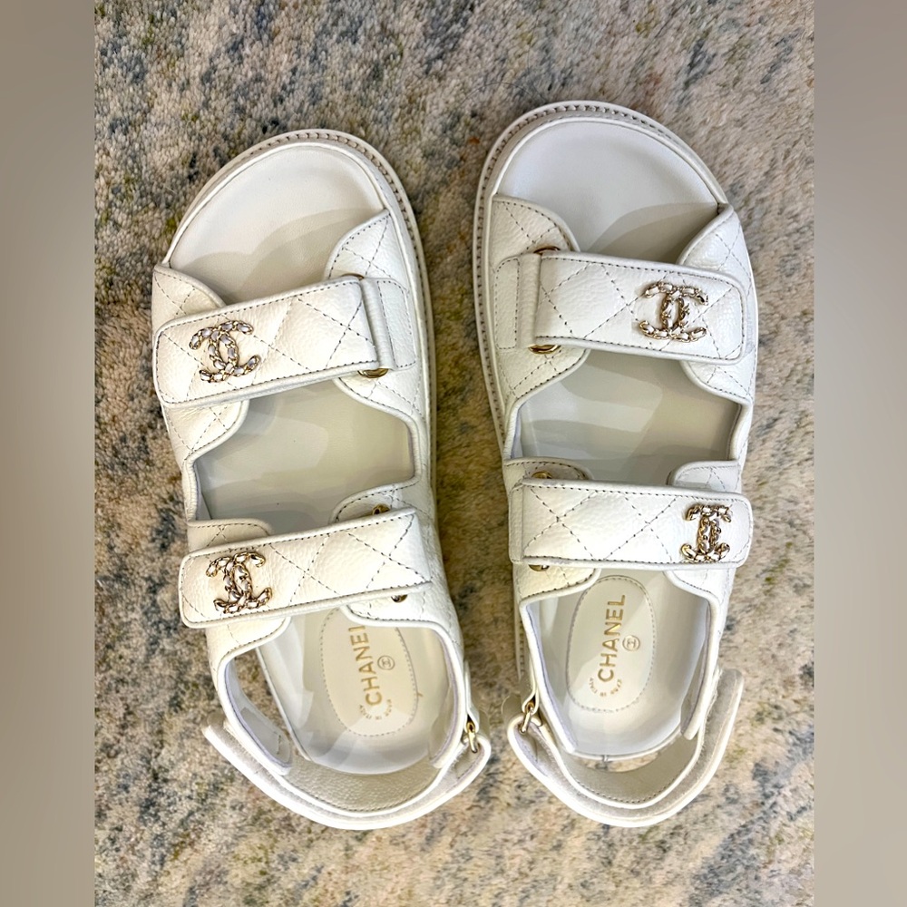Preowned white sandal size 37